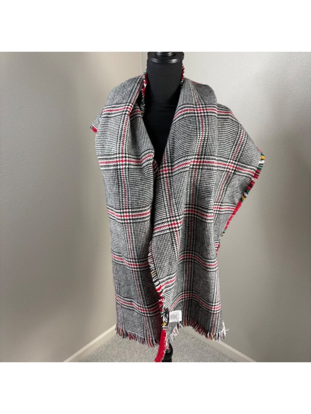 Tahari Scarf Wrap Houndstooth Plaid One Size Acrylic Large Red Black Tartan